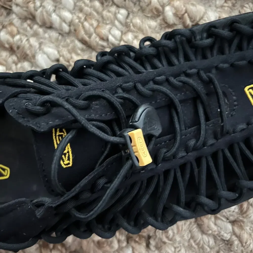 KEEN UNEEK Men’s 9.5 Black Yellow Cord Sandals Outdoor Water Shoes EU 42.5